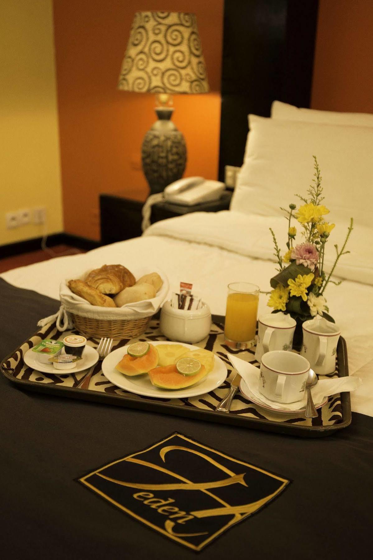 Heden Golf Hotel Abidjan Eksteriør billede